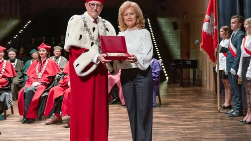 Profesor dr hab. Elwira Kryńska otrzymała Tytuł „Zasłużony dla Uniwersytetu w Białymstoku”